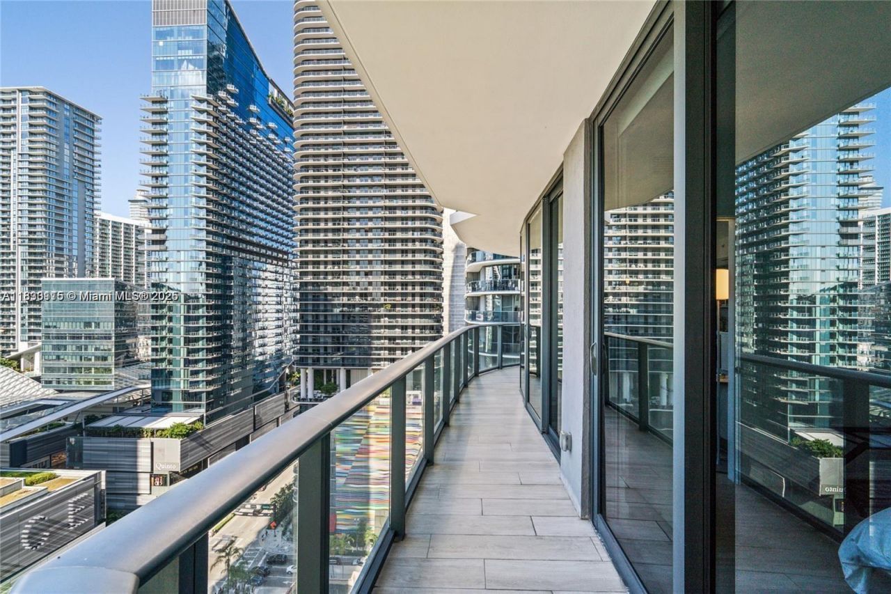 55 SW 9th St, Unit 1801, Miami, FL 33130 Photo