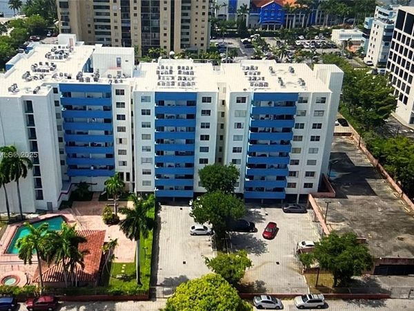 5050 NW 7th St, Unit 709, Miami, FL 33126