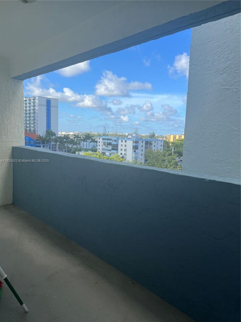 5050 NW 7th St, Unit 709, Miami, FL 33126 Photo