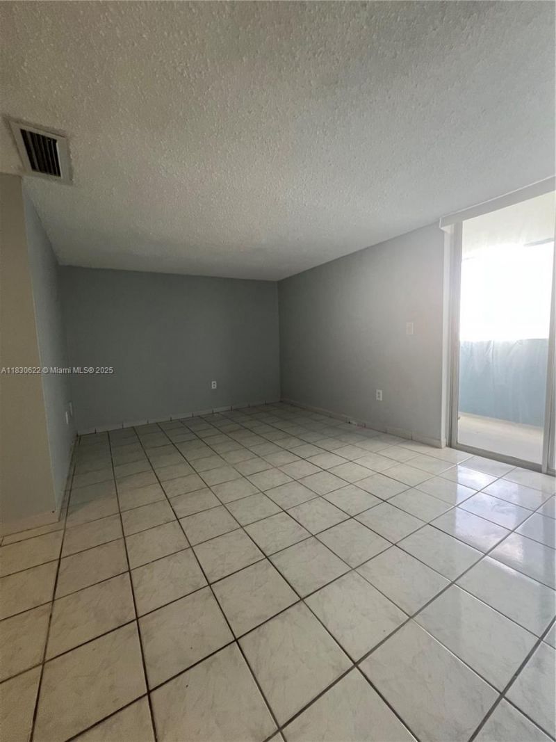 5050 NW 7th St, Unit 709, Miami, FL 33126 Photo