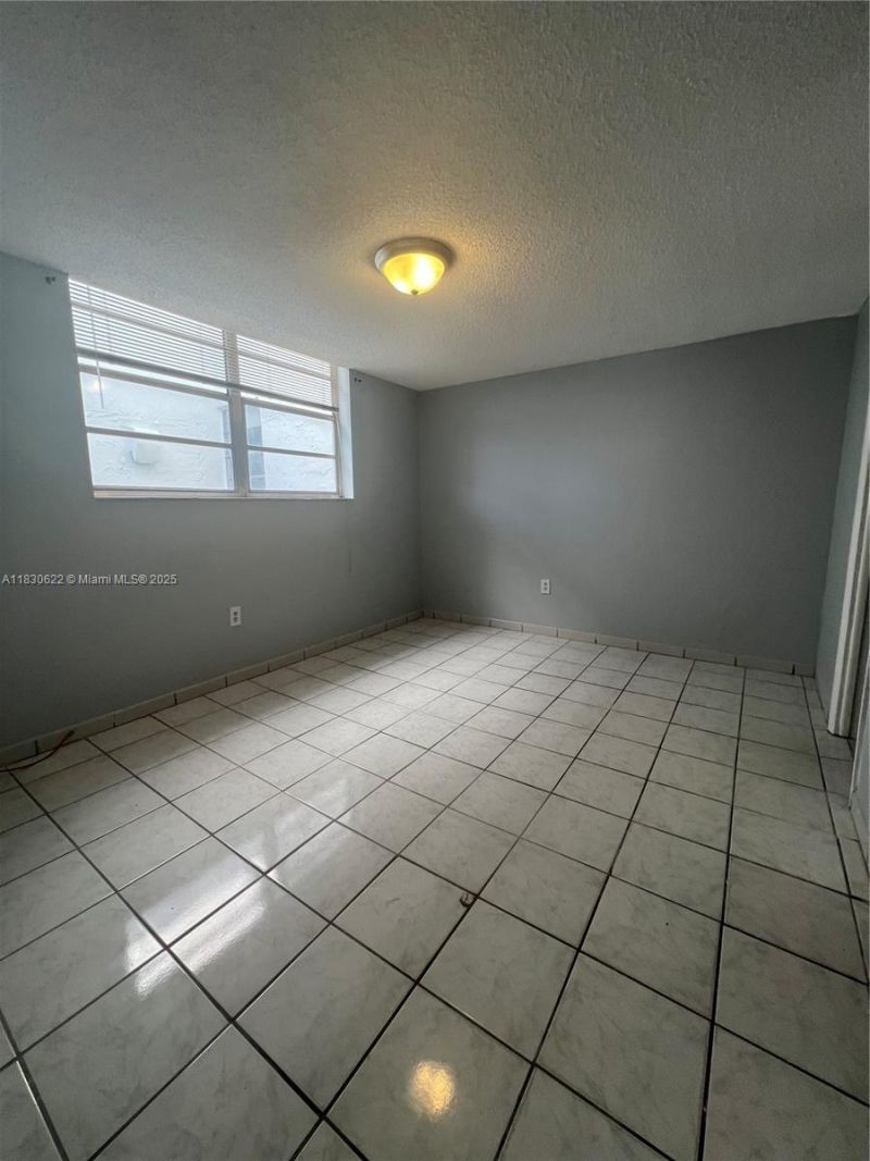 5050 NW 7th St, Unit 709, Miami, FL 33126 Photo