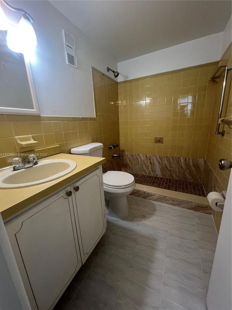 5050 NW 7th St, Unit 709, Miami, FL 33126 Photo