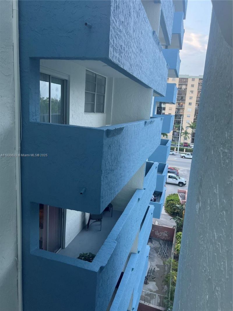 5050 NW 7th St, Unit 709, Miami, FL 33126 Photo