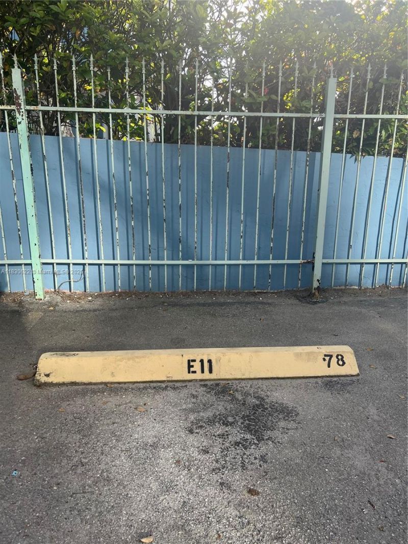 5050 NW 7th St, Unit 709, Miami, FL 33126 Photo