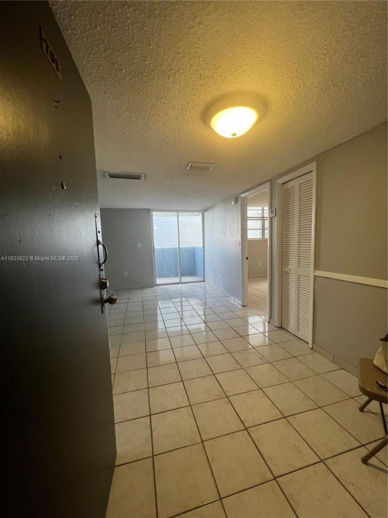 5050 NW 7th St, Unit 709, Miami, FL 33126 Photo