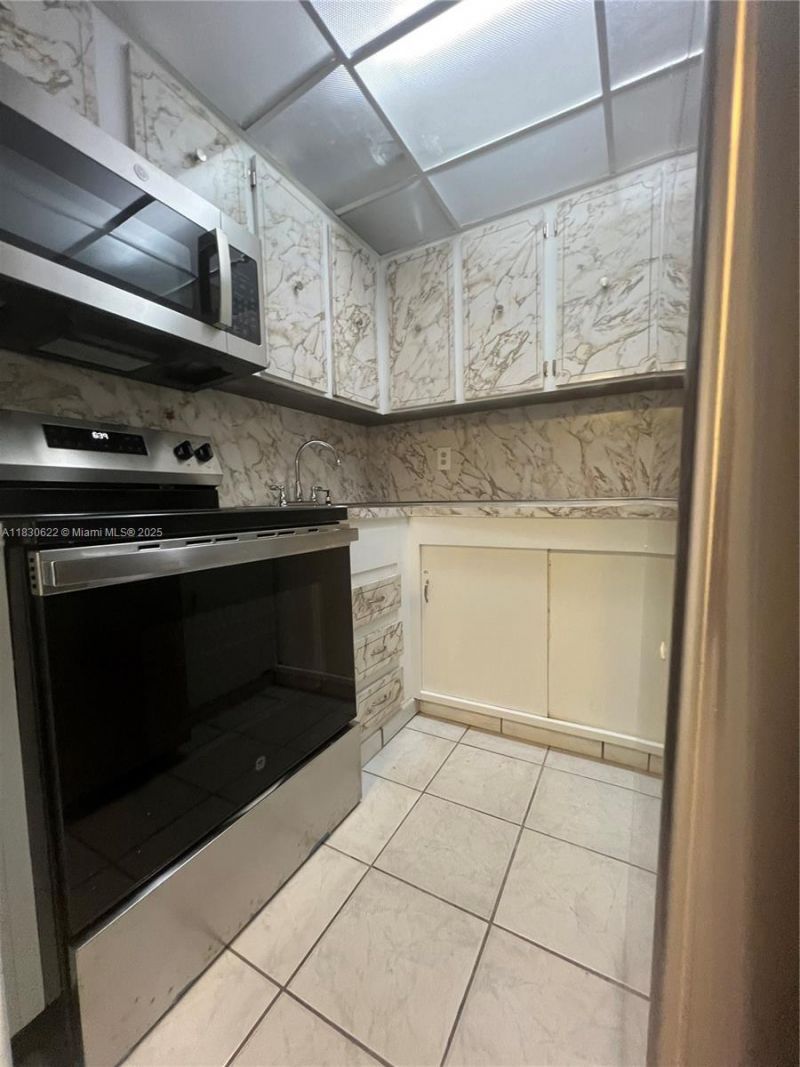 5050 NW 7th St, Unit 709, Miami, FL 33126 Photo