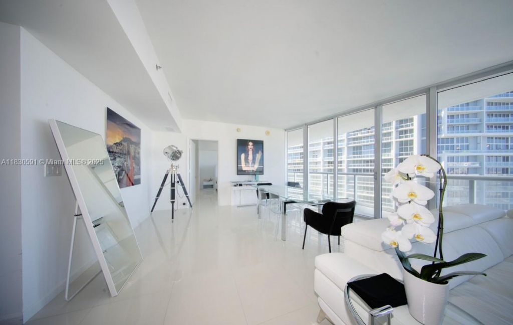 495 Brickell Ave, Unit 4004, Miami, FL 33131 Photo