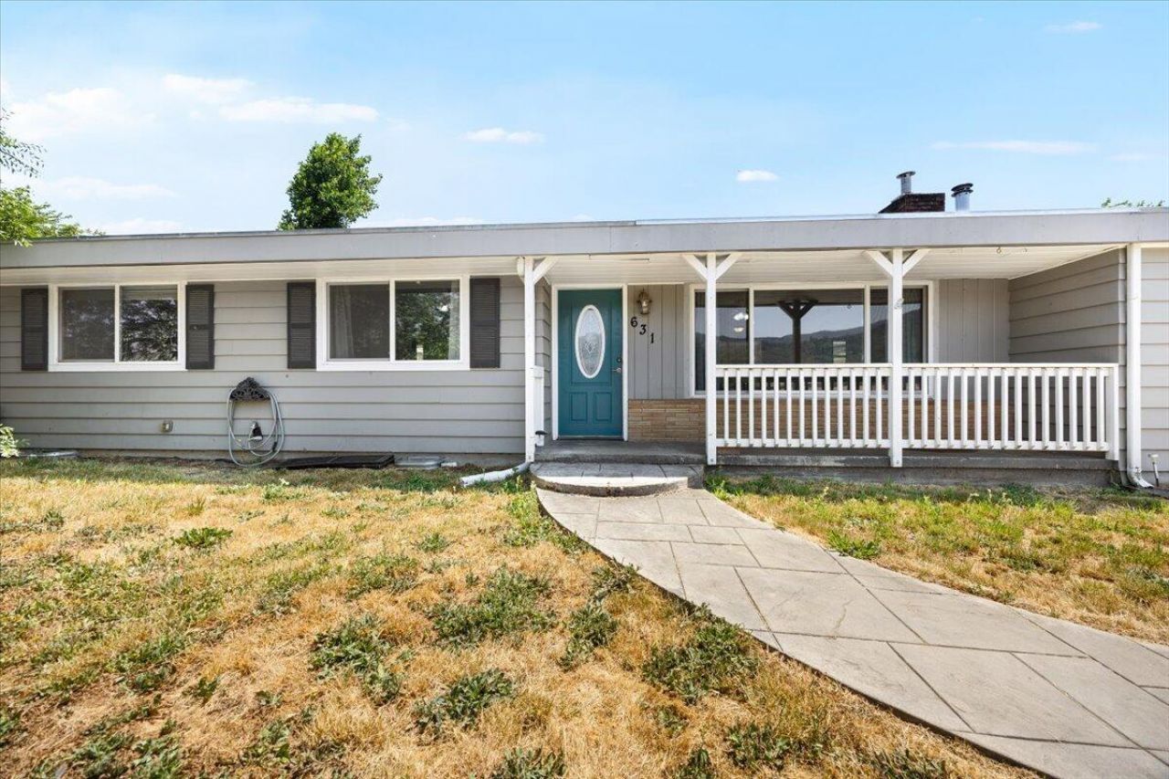 631 E 4th Avenue, Riddle, OR 97469 Main Photo