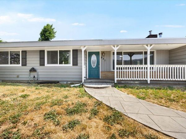631 E 4th Avenue, Riddle, OR 97469