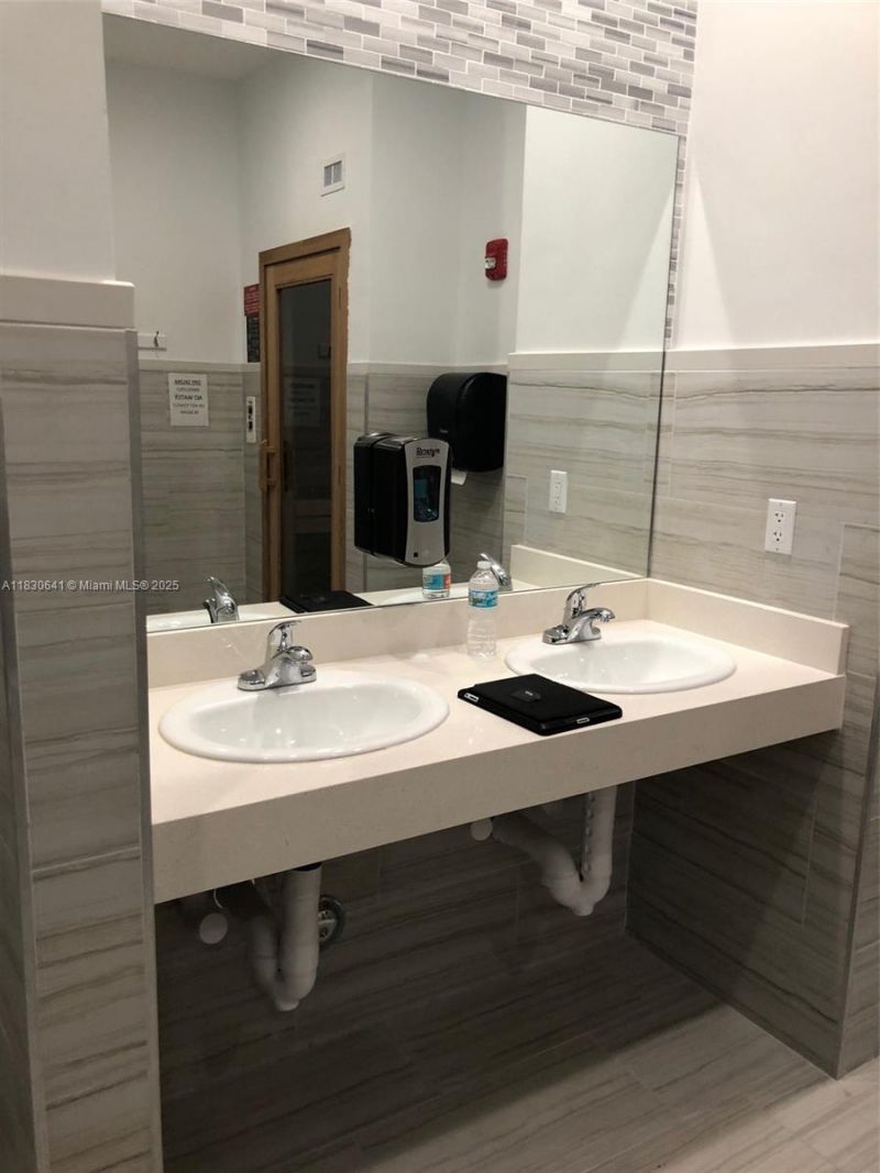 2080 S Ocean Dr, Unit 1408, Hallandale Beach, FL 33009 Photo