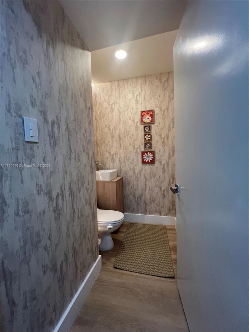 323 NW 105th St, Miami, FL 33150 Photo