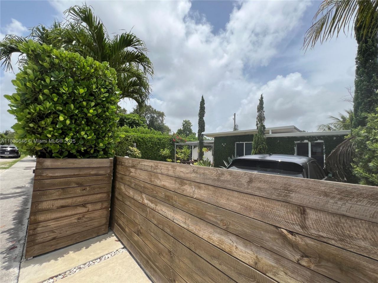 323 NW 105th St, Miami, FL 33150 Photo