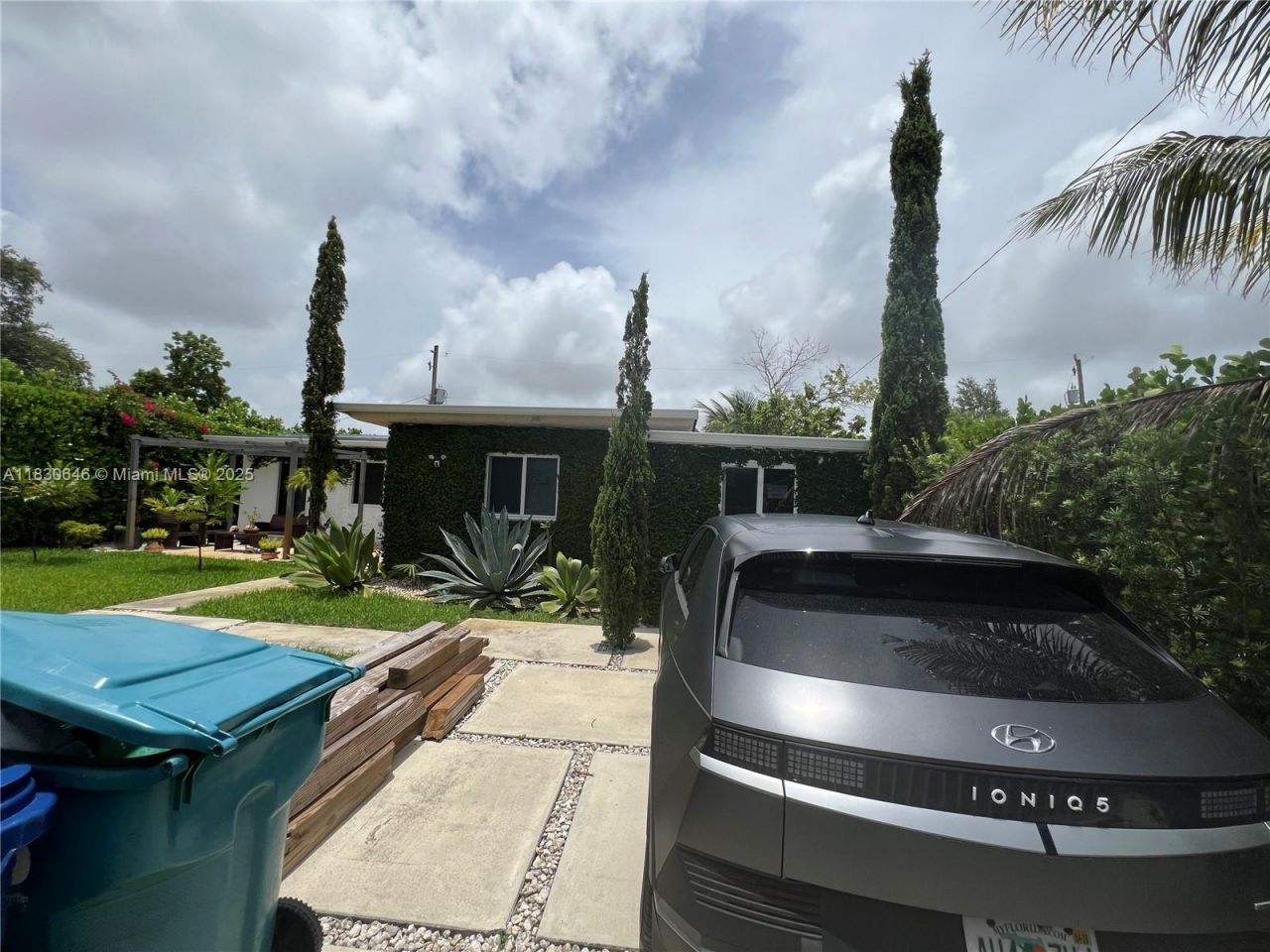 323 NW 105th St, Miami, FL 33150 Photo