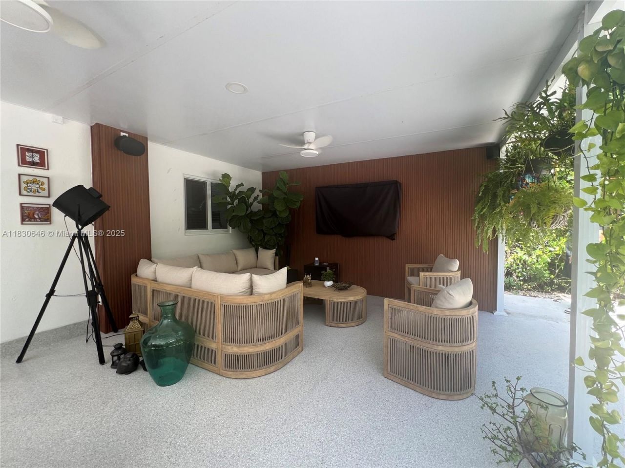 323 NW 105th St, Miami, FL 33150 Photo