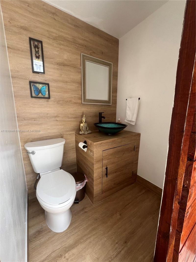 323 NW 105th St, Miami, FL 33150 Photo