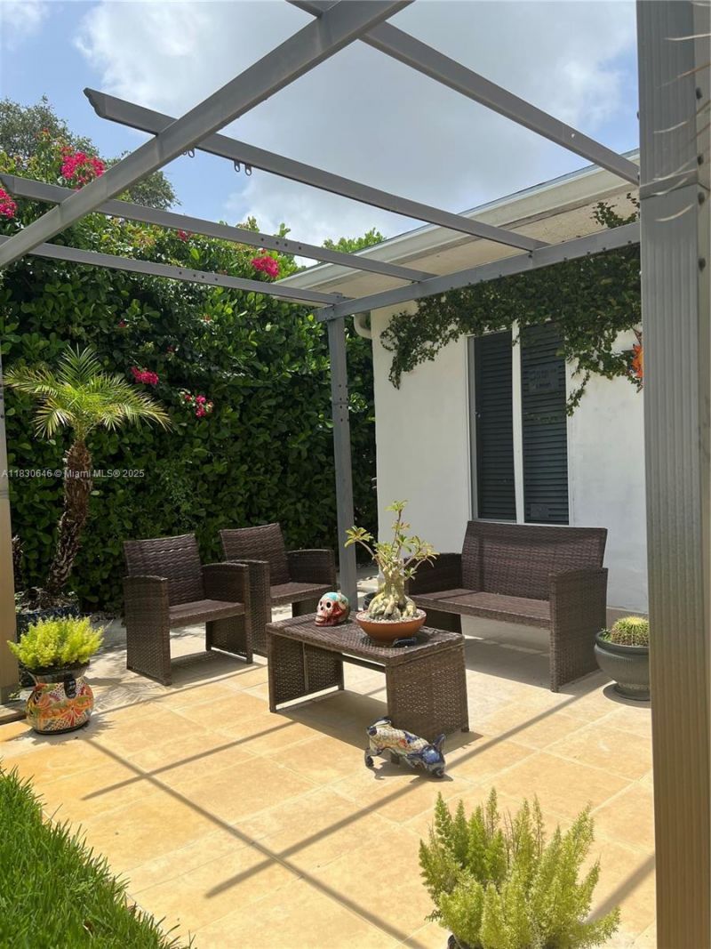 323 NW 105th St, Miami, FL 33150 Photo