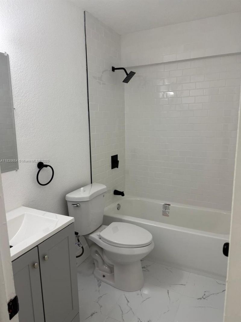 1000 W 28 St, Unit 15, Hialeah, FL 33010 Photo