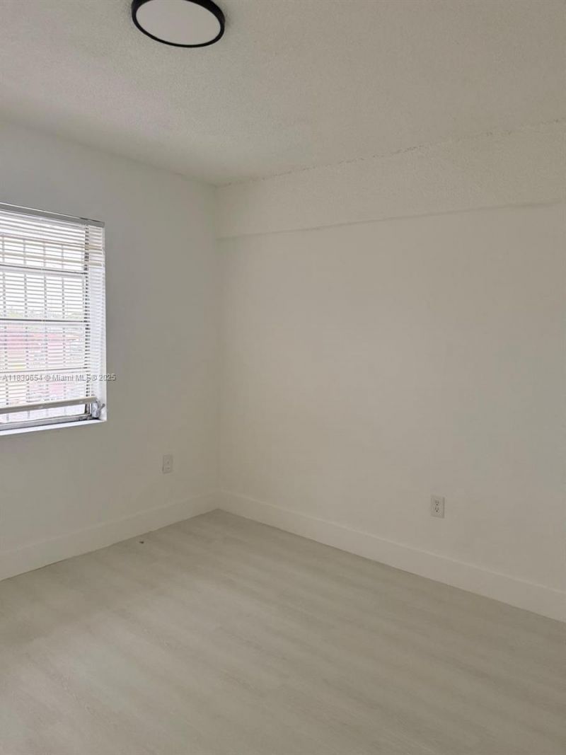 1000 W 28 St, Unit 15, Hialeah, FL 33010 Photo