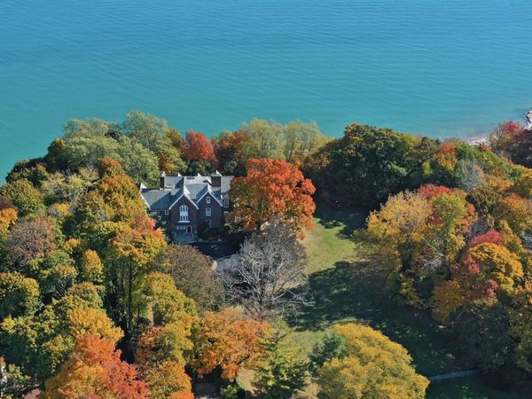 111 Mayflower Road, Lake Forest, IL 60045