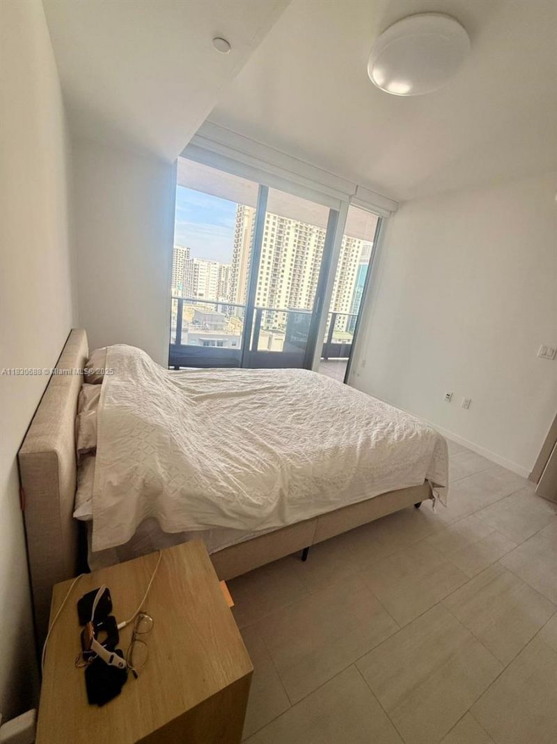 1000 Brickell Plz, Unit 2008, Miami, FL 33131 Photo