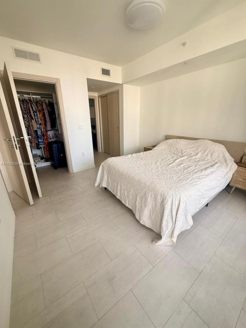 1000 Brickell Plz, Unit 2008, Miami, FL 33131 Photo