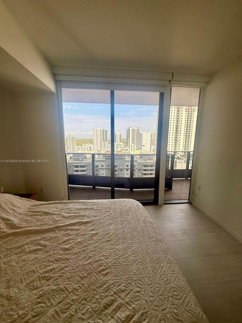 1000 Brickell Plz, Unit 2008, Miami, FL 33131 Photo