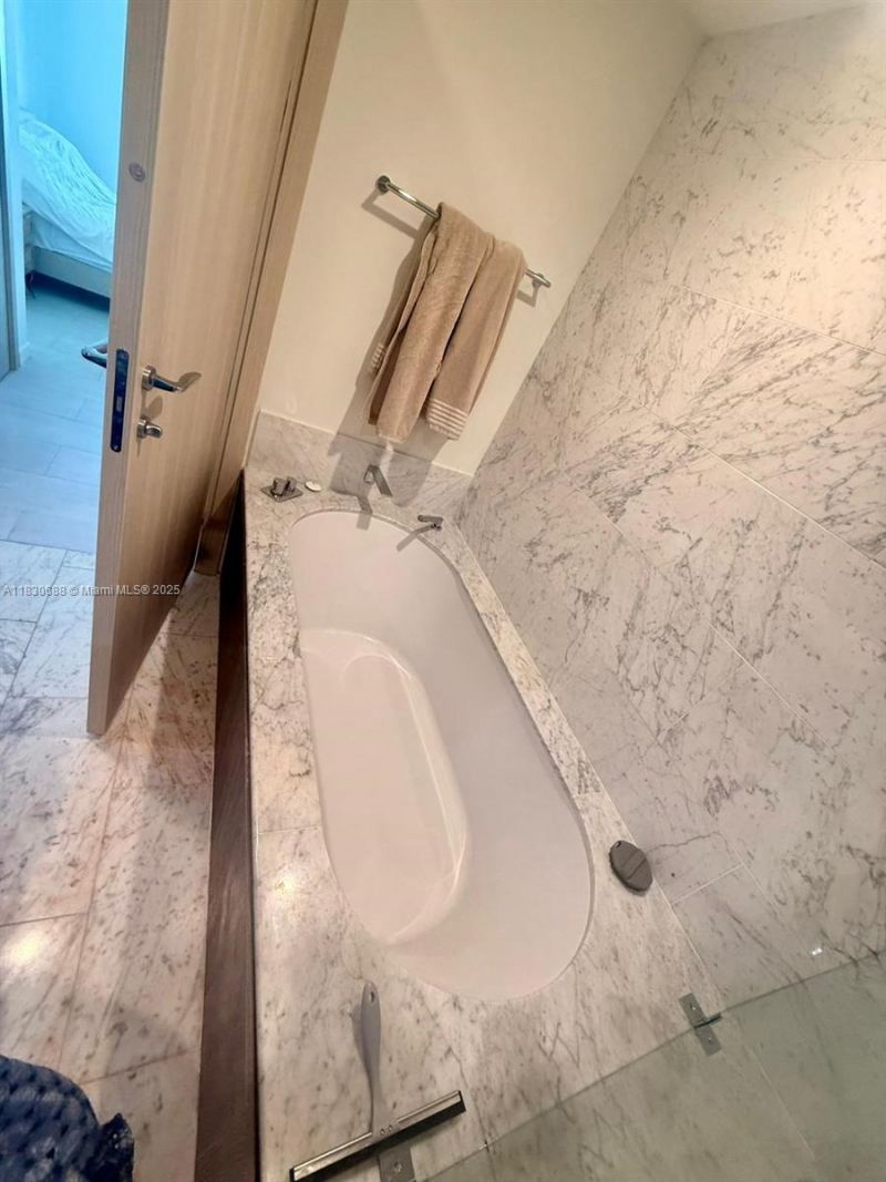 1000 Brickell Plz, Unit 2008, Miami, FL 33131 Photo