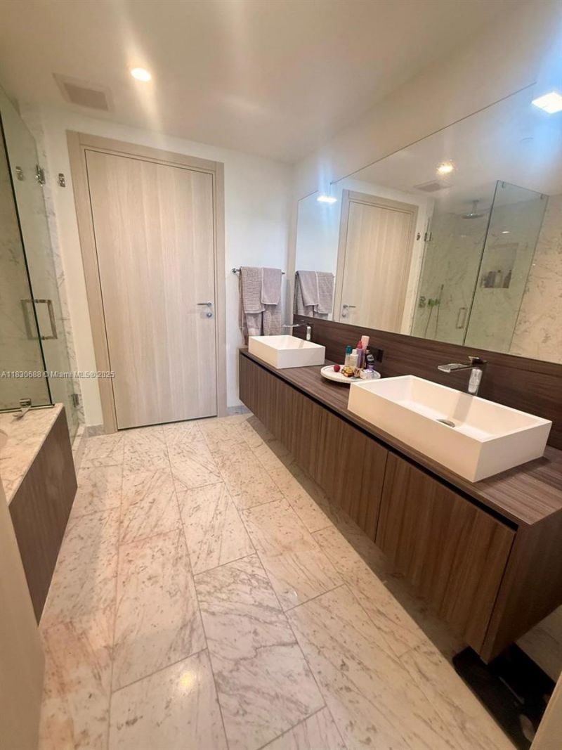 1000 Brickell Plz, Unit 2008, Miami, FL 33131 Photo