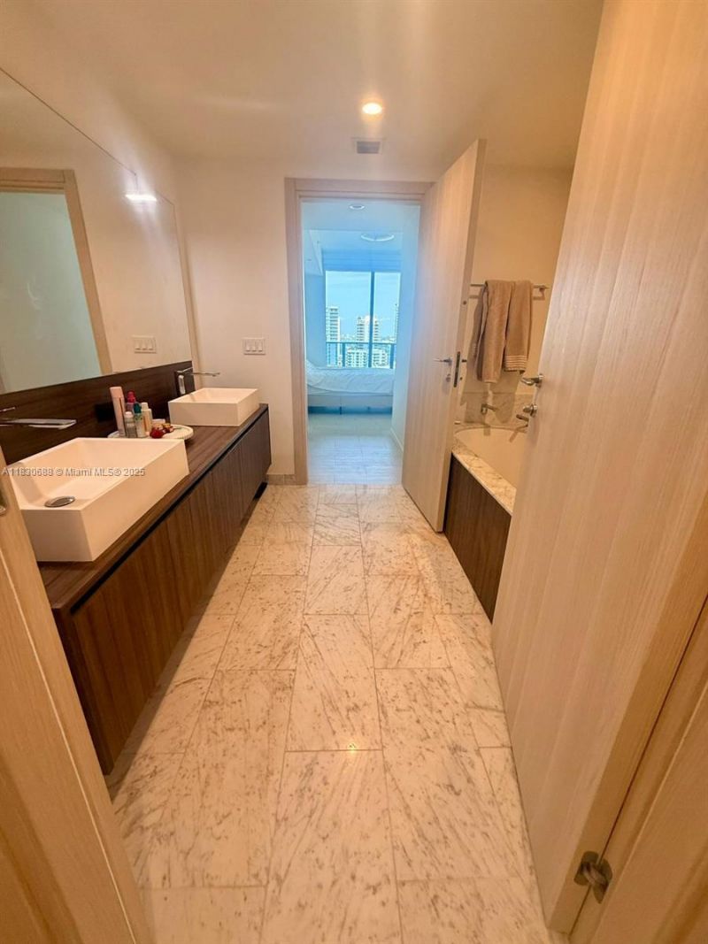 1000 Brickell Plz, Unit 2008, Miami, FL 33131 Photo