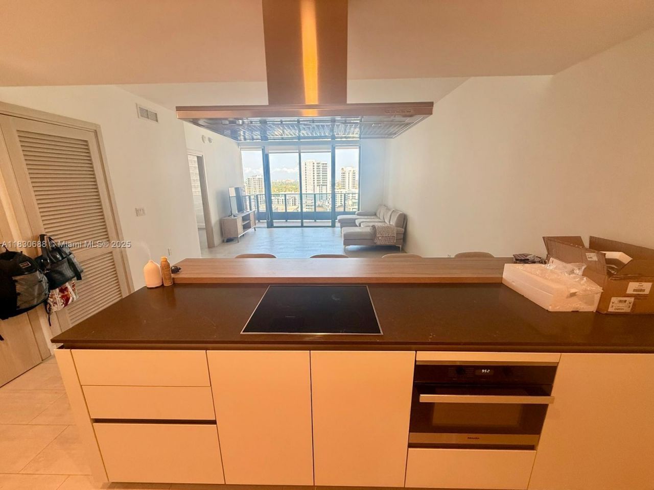 1000 Brickell Plz, Unit 2008, Miami, FL 33131 Photo