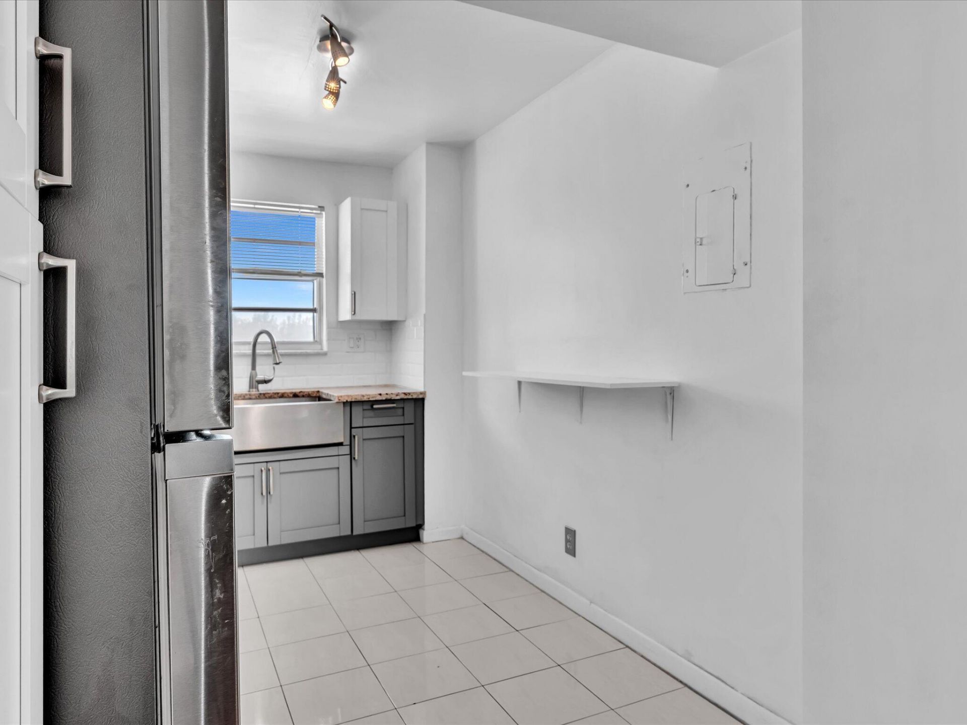 137 Golden Isles Drive, Unit 312, Hallandale Beach, FL 33009 Photo