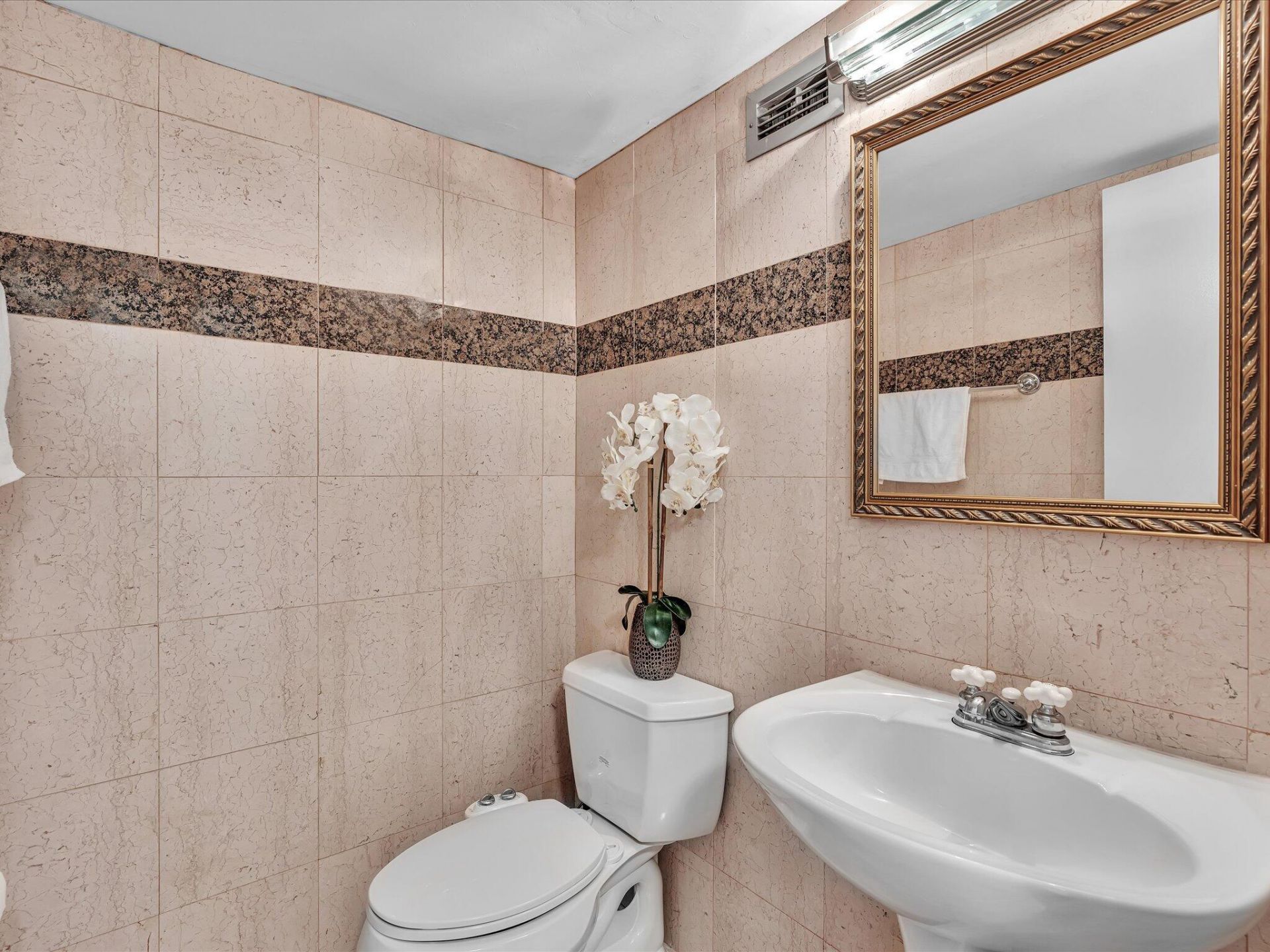 137 Golden Isles Drive, Unit 312, Hallandale Beach, FL 33009 Photo