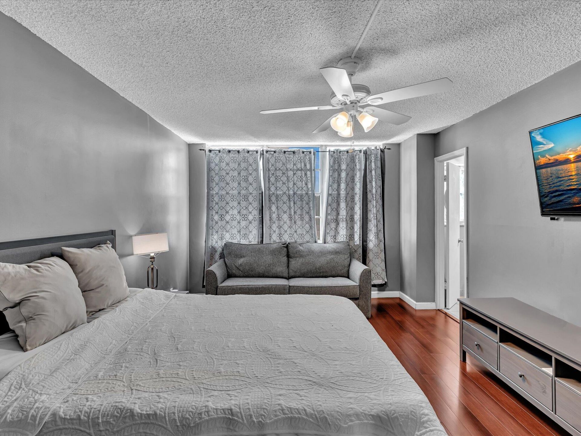 137 Golden Isles Drive, Unit 312, Hallandale Beach, FL 33009 Photo