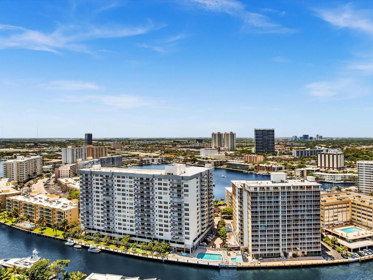 137 Golden Isles Drive, Unit 312, Hallandale Beach, FL 33009 Photo