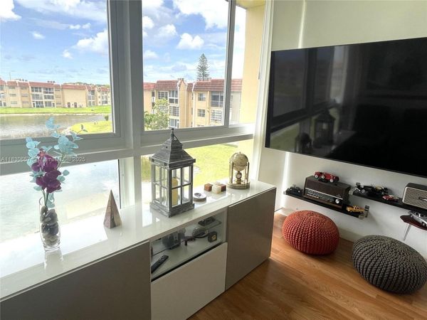 8951 Sunrise Lakes Blvd, Unit 310, Sunrise, FL 33322