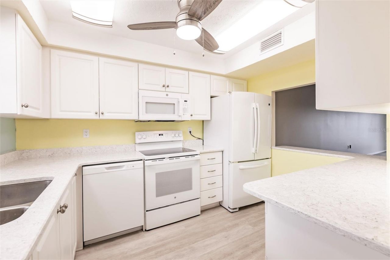 3635 Lake Bayshore Drive, Unit J-410, Bradenton, FL 34205 Photo