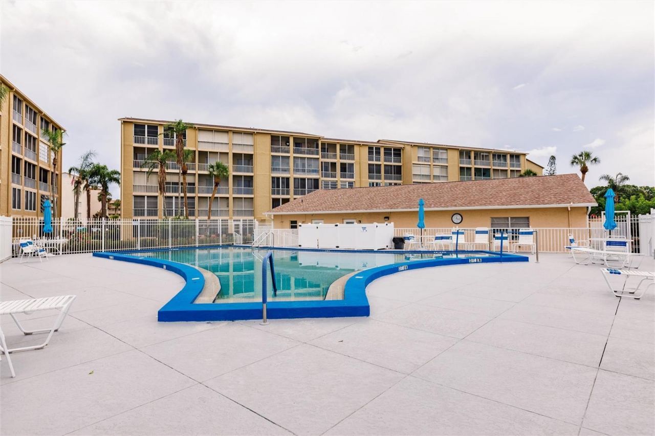 3635 Lake Bayshore Drive, Unit J-410, Bradenton, FL 34205 Photo