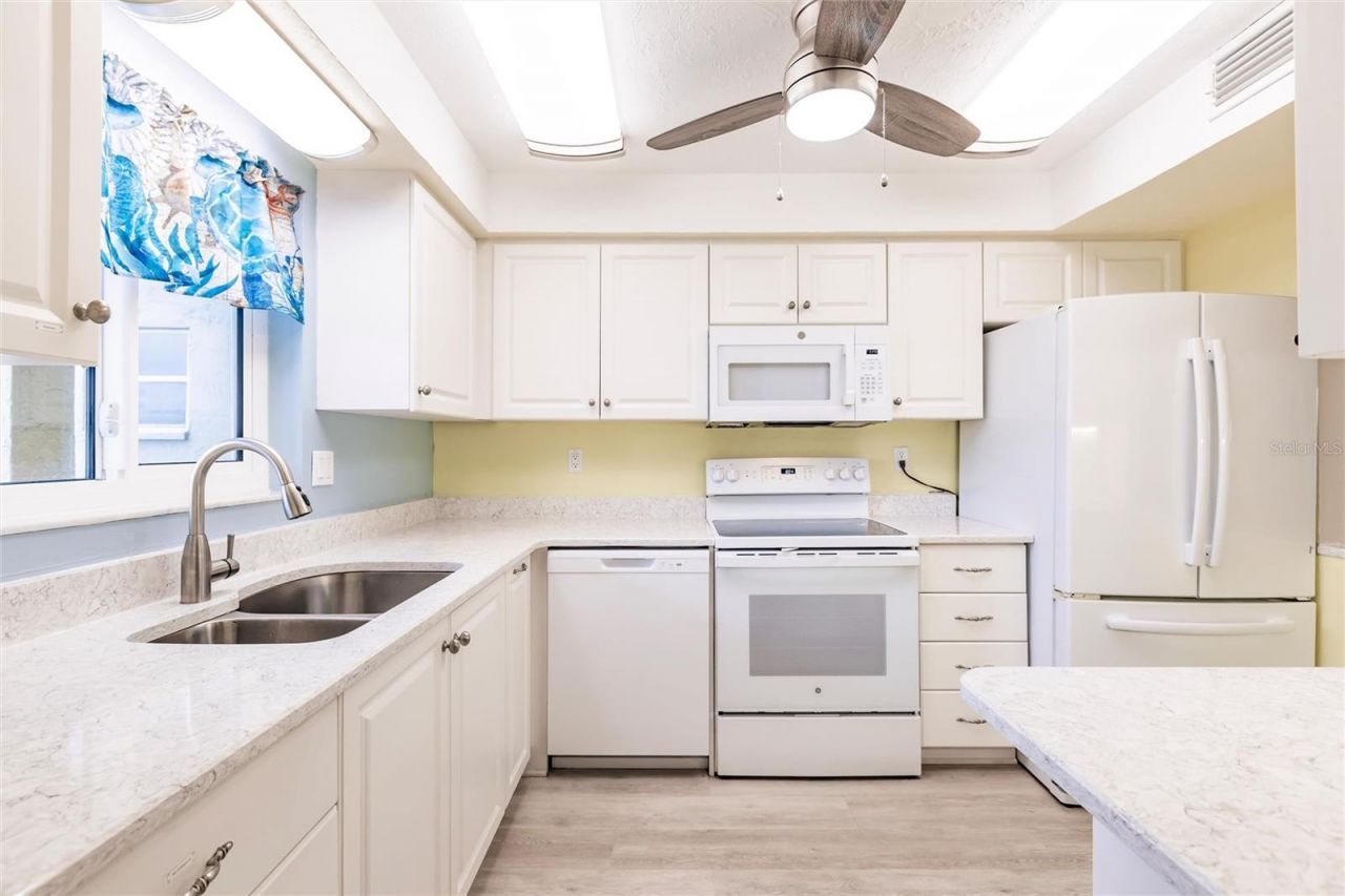 3635 Lake Bayshore Drive, Unit J-410, Bradenton, FL 34205 Photo