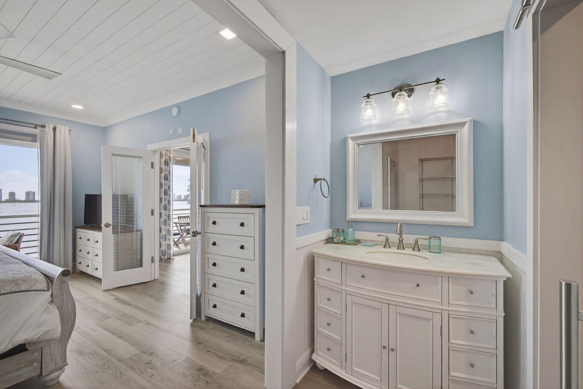 105 Paradise Harbour Boulevard, Unit 501, North Palm Beach, FL 33408 Photo