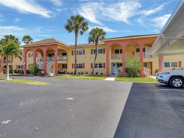 360 Charlemagne BLVD, Unit D105, NAPLES, FL 34112