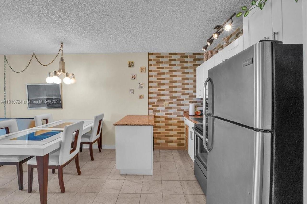 1936 S Ocean Dr, Unit 6D, Hallandale Beach, FL 33009 Photo