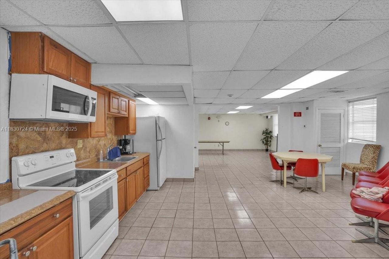 1936 S Ocean Dr, Unit 6D, Hallandale Beach, FL 33009 Photo