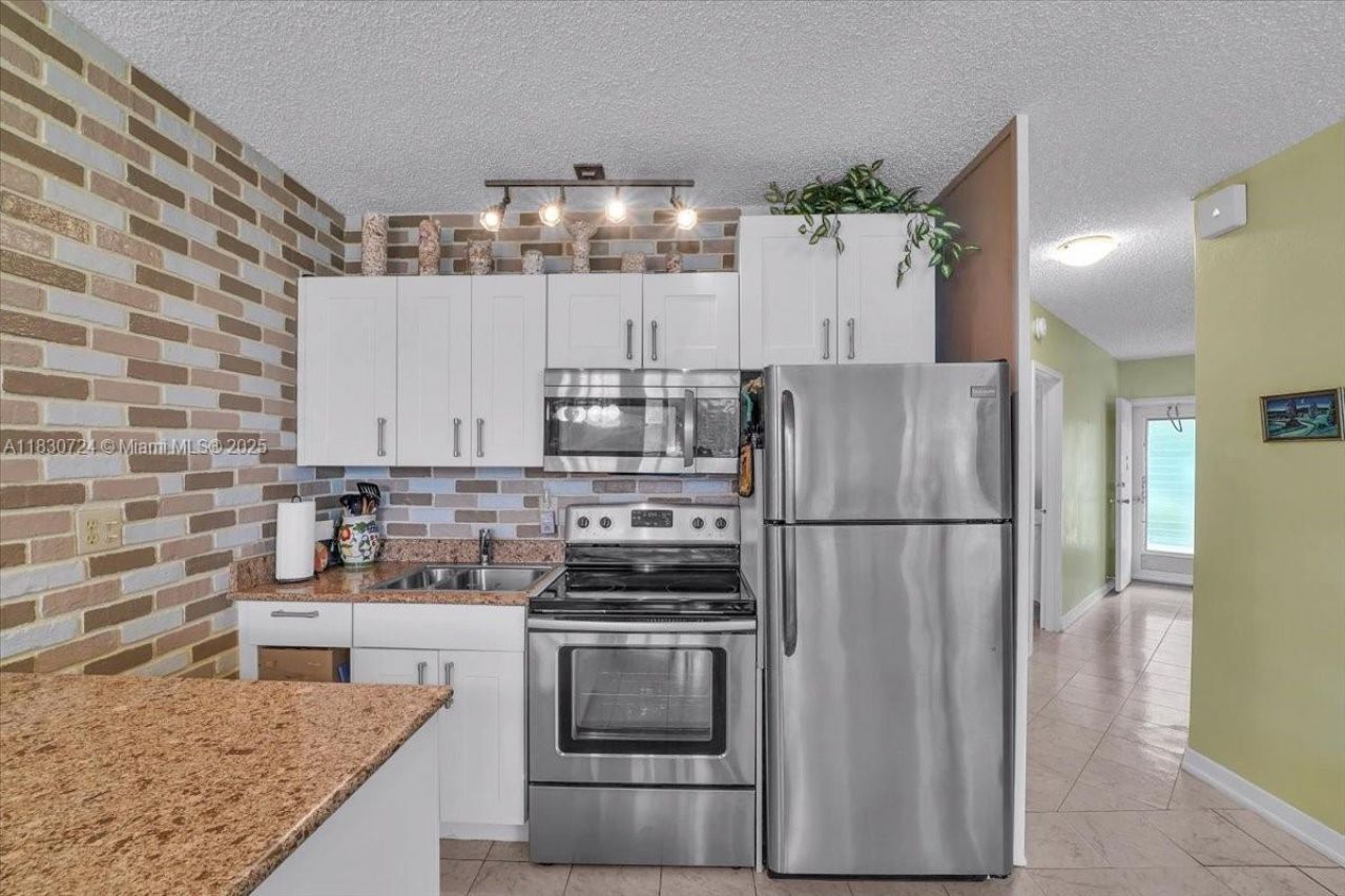 1936 S Ocean Dr, Unit 6D, Hallandale Beach, FL 33009 Photo