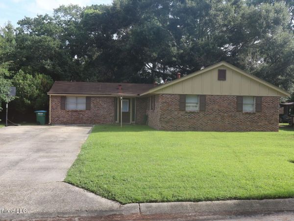 2807 Pinewood Avenue, Pascagoula, MS 39567