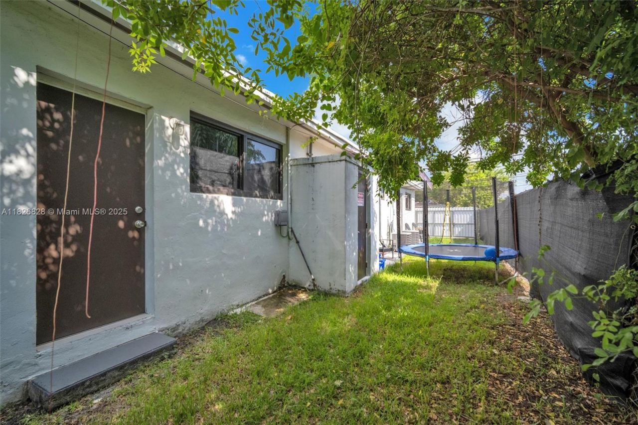 1910 NW 31st St, Miami, FL 33142 Photo