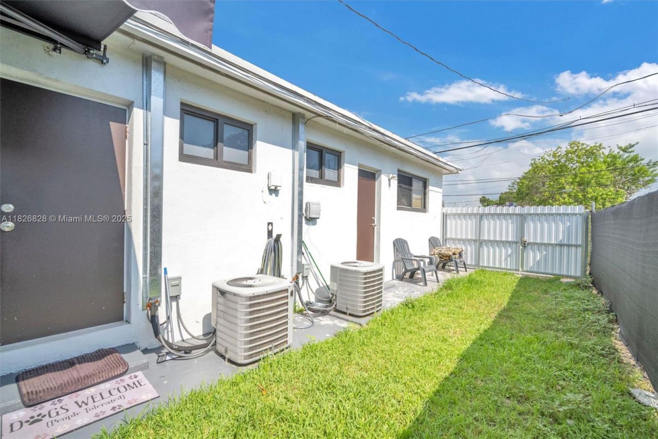 1910 NW 31st St, Miami, FL 33142 Photo