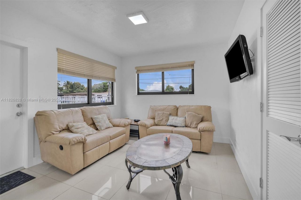 1910 NW 31st St, Miami, FL 33142 Photo