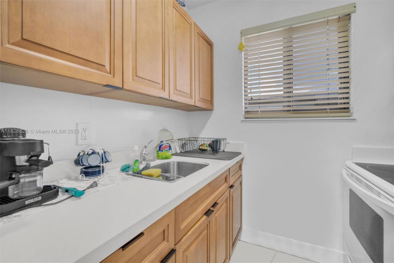 1910 NW 31st St, Miami, FL 33142 Photo