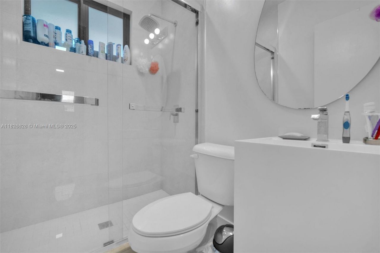 1910 NW 31st St, Miami, FL 33142 Photo