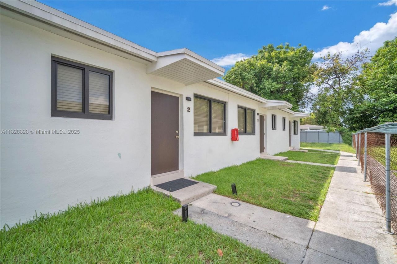 1910 NW 31st St, Miami, FL 33142 Photo